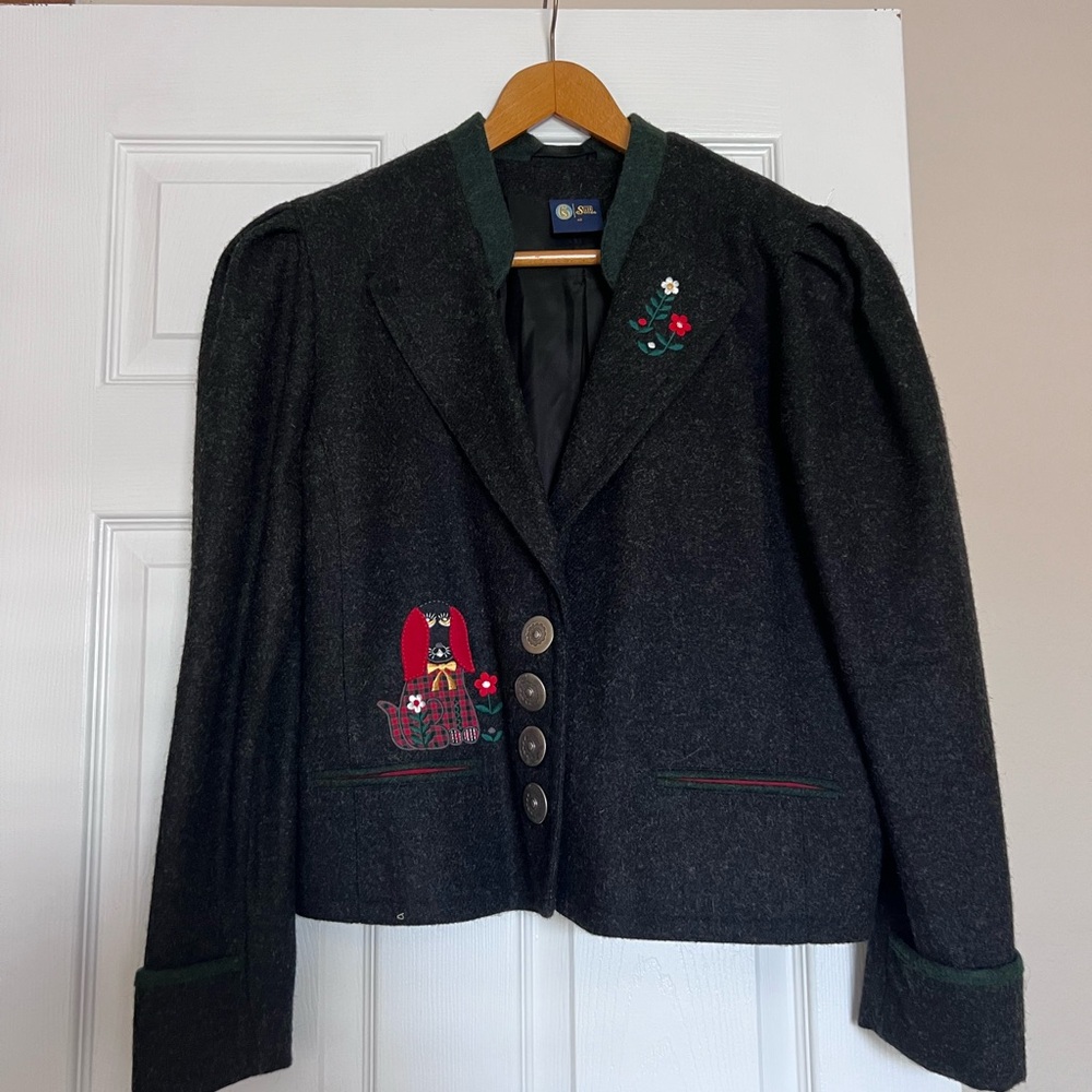 Elegant Black Blazer with Green Trim and Embroidery